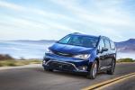 Chrysler Pacifica Hybrid Limited 2016 года
